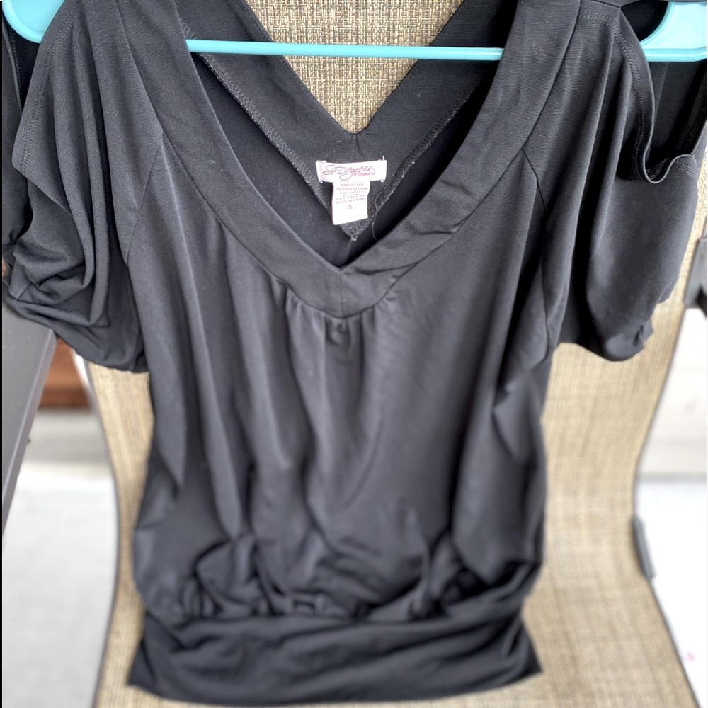 Black open sleeve blouse
